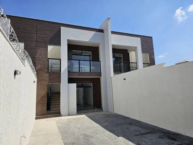 #82 - Casa para Venda em Contagem - MG