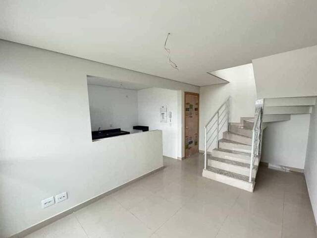 Apartamento para Venda em Contagem - 2