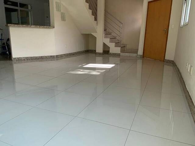 Casa para Venda em Contagem - 2